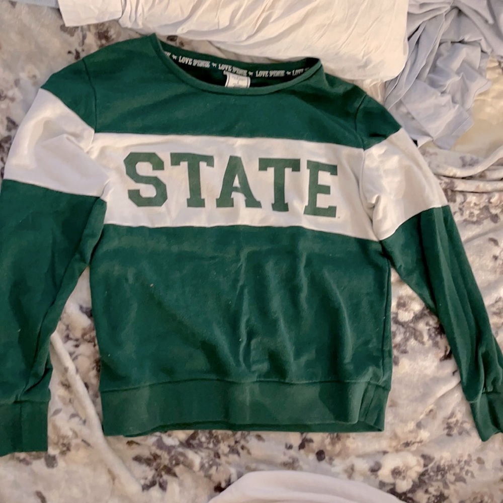 Victoria’s Secret sz Large sweater MICHIGAN STATE